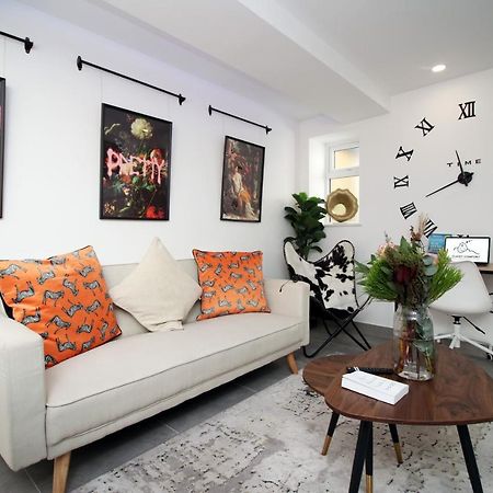 New Spacious 2 Bed Getaway - Private Courtyard! - Underfloor Heating Cardiff Extérieur photo