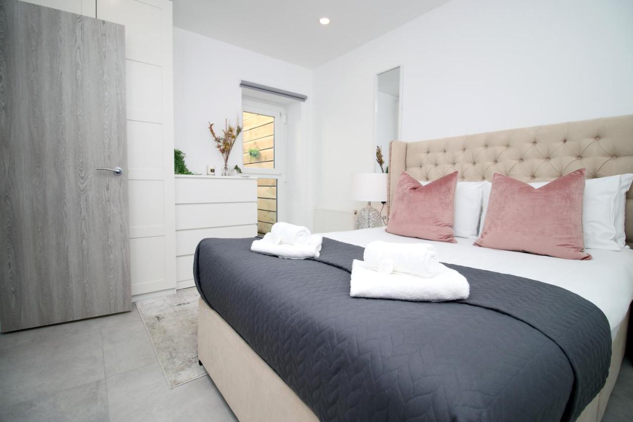 New Spacious 2 Bed Getaway - Private Courtyard! - Underfloor Heating Cardiff Extérieur photo