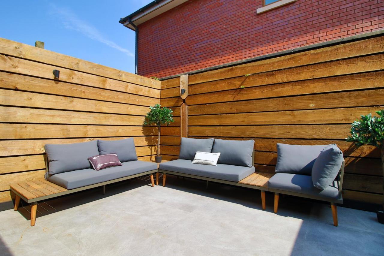 New Spacious 2 Bed Getaway - Private Courtyard! - Underfloor Heating Cardiff Extérieur photo
