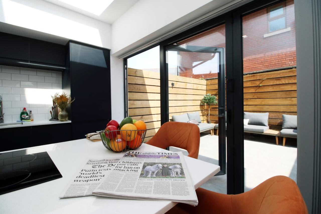 New Spacious 2 Bed Getaway - Private Courtyard! - Underfloor Heating Cardiff Extérieur photo