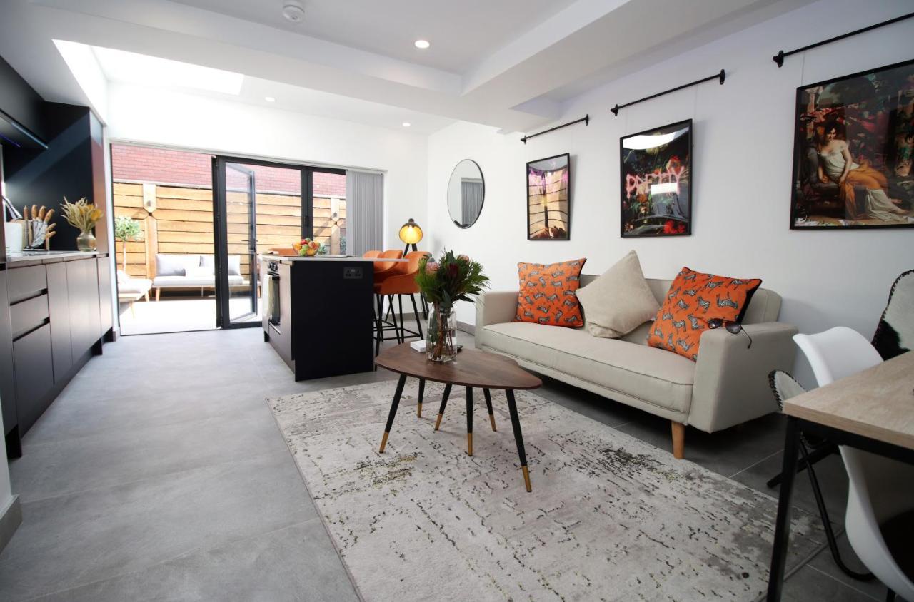 New Spacious 2 Bed Getaway - Private Courtyard! - Underfloor Heating Cardiff Extérieur photo