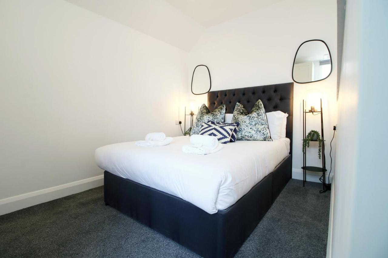New Spacious 2 Bed Getaway - Private Courtyard! - Underfloor Heating Cardiff Extérieur photo