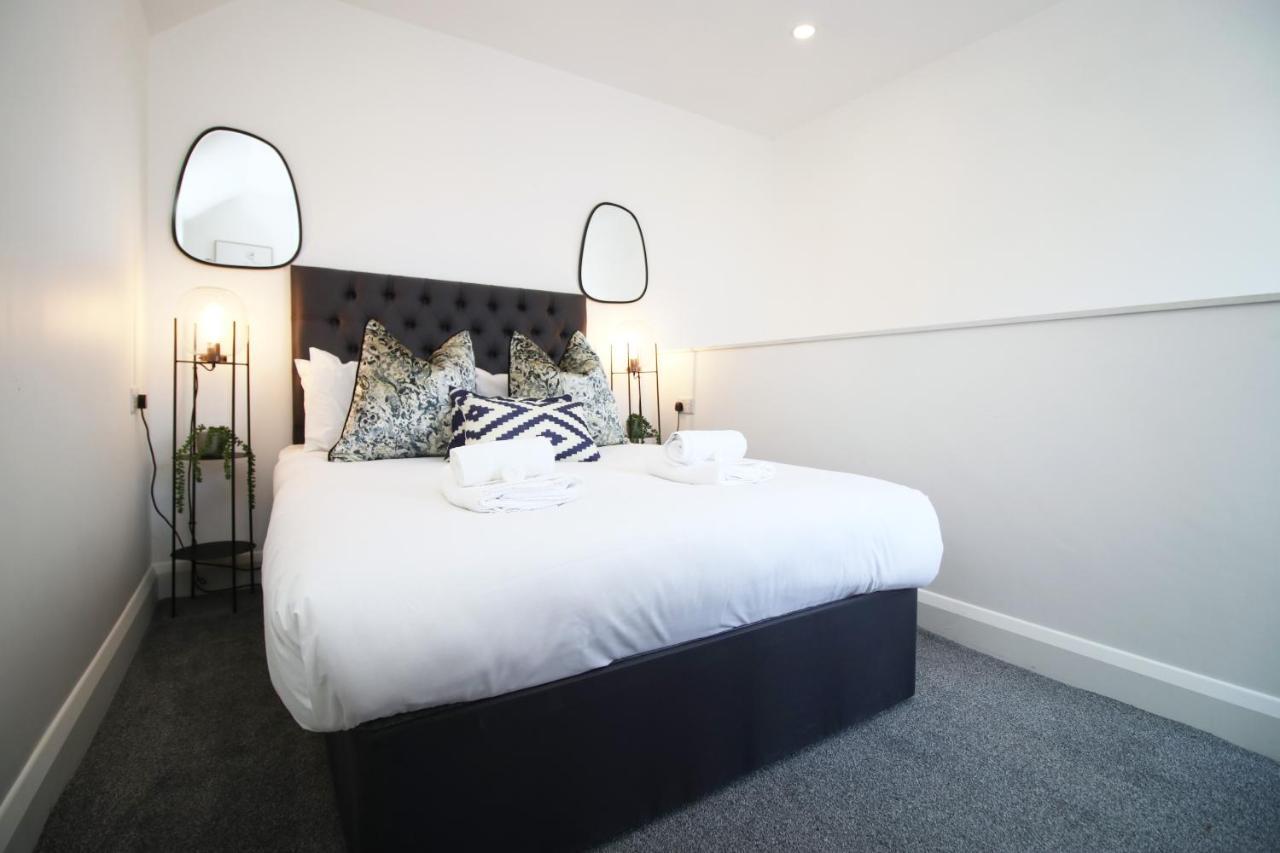 New Spacious 2 Bed Getaway - Private Courtyard! - Underfloor Heating Cardiff Extérieur photo
