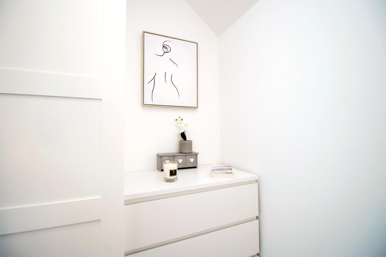 New Spacious 2 Bed Getaway - Private Courtyard! - Underfloor Heating Cardiff Extérieur photo