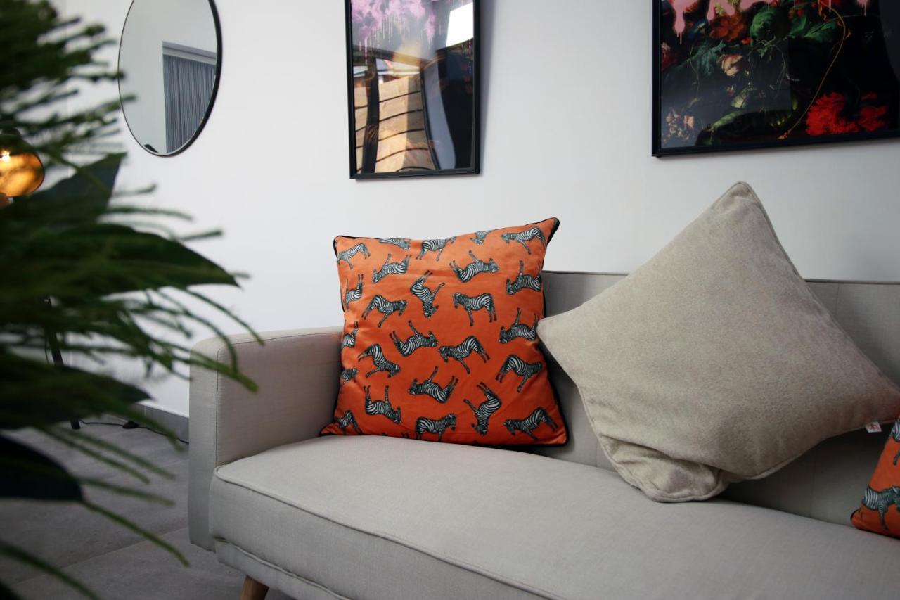 New Spacious 2 Bed Getaway - Private Courtyard! - Underfloor Heating Cardiff Extérieur photo