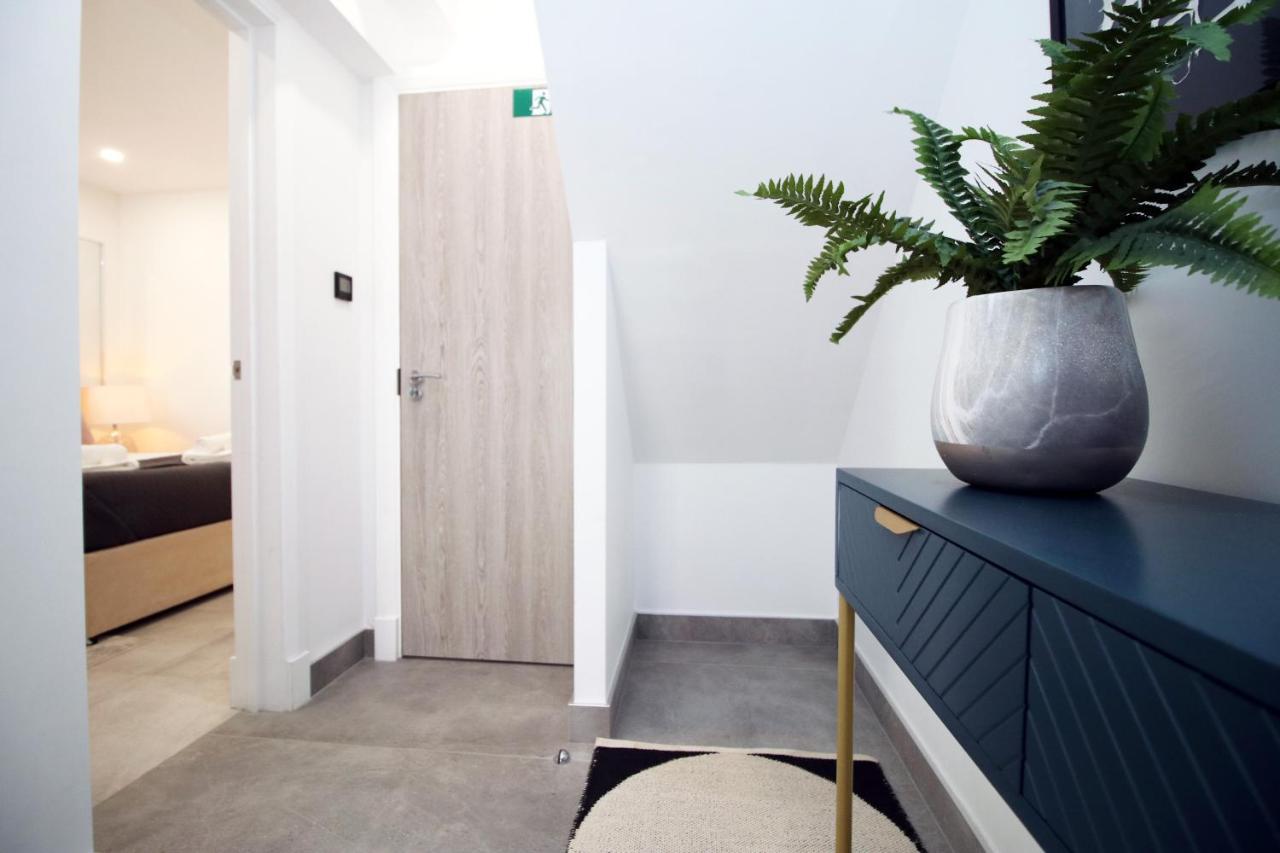 New Spacious 2 Bed Getaway - Private Courtyard! - Underfloor Heating Cardiff Extérieur photo