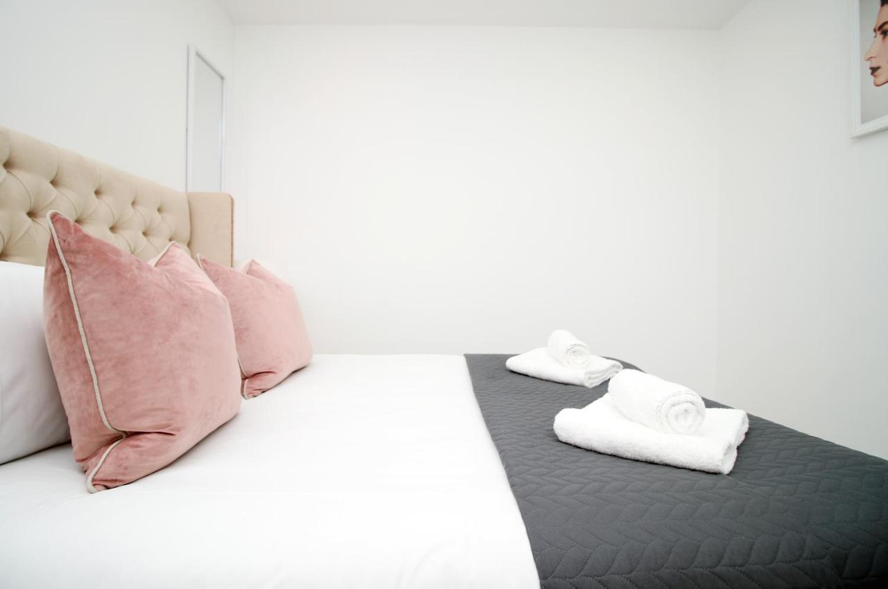 New Spacious 2 Bed Getaway - Private Courtyard! - Underfloor Heating Cardiff Extérieur photo