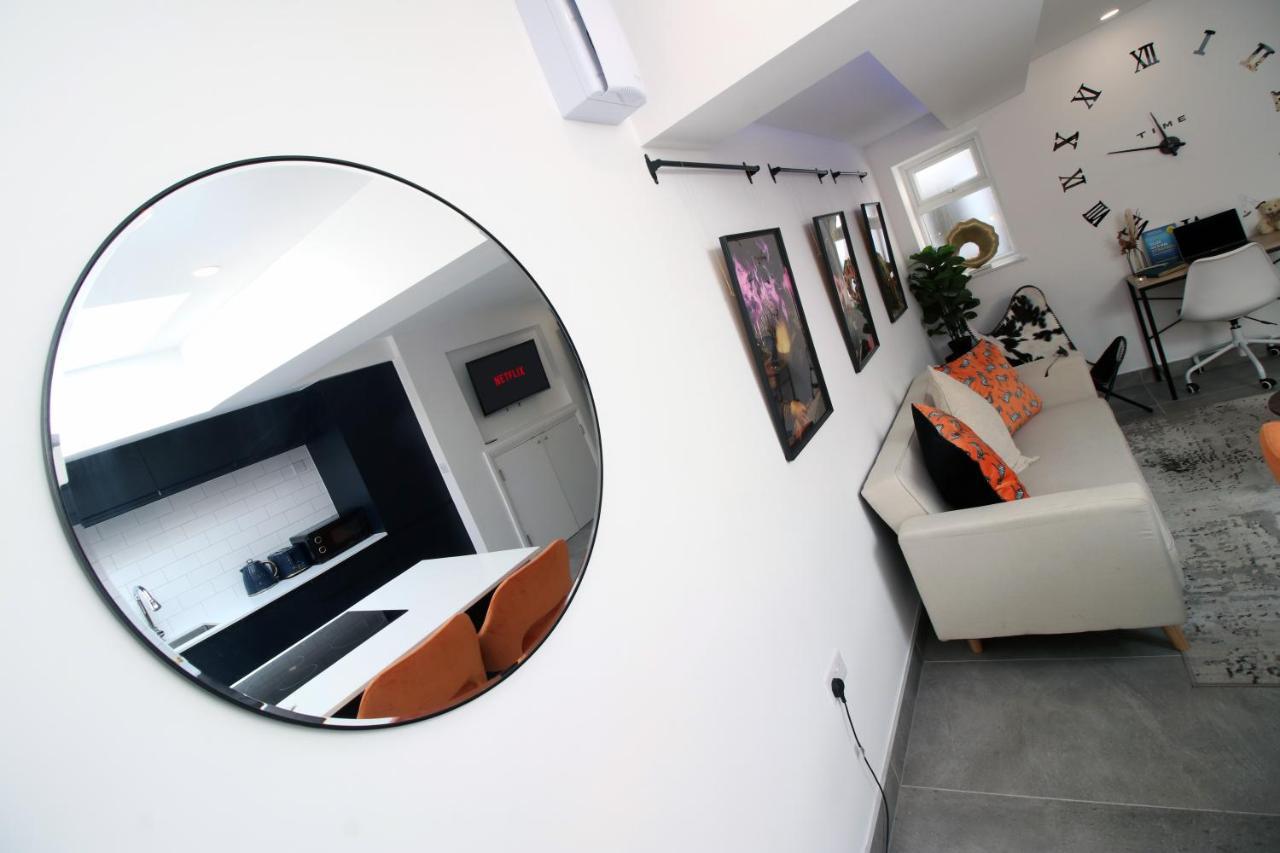 New Spacious 2 Bed Getaway - Private Courtyard! - Underfloor Heating Cardiff Extérieur photo
