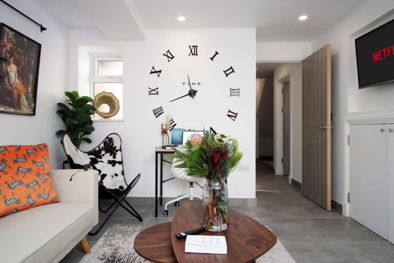New Spacious 2 Bed Getaway - Private Courtyard! - Underfloor Heating Cardiff Extérieur photo