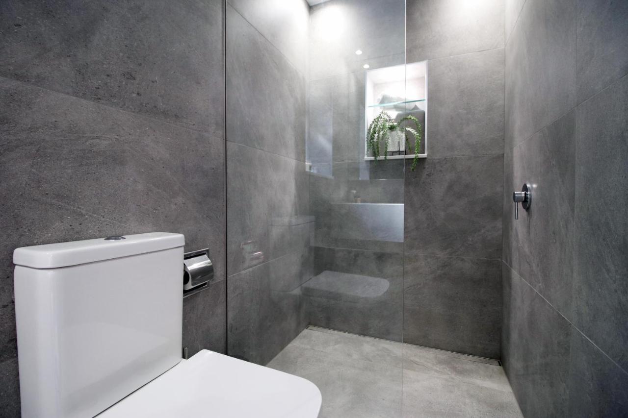 New Spacious 2 Bed Getaway - Private Courtyard! - Underfloor Heating Cardiff Extérieur photo