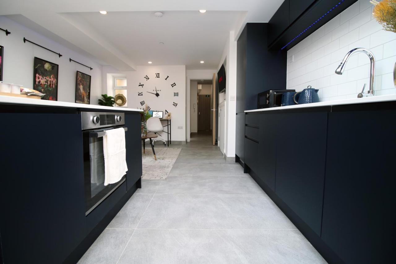 New Spacious 2 Bed Getaway - Private Courtyard! - Underfloor Heating Cardiff Extérieur photo
